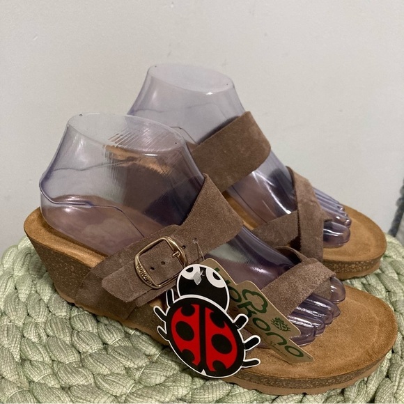 NWT Yokono Brown Suede Toe Loop Slip On Cork Wedge Sandals - Picture 2 of 8